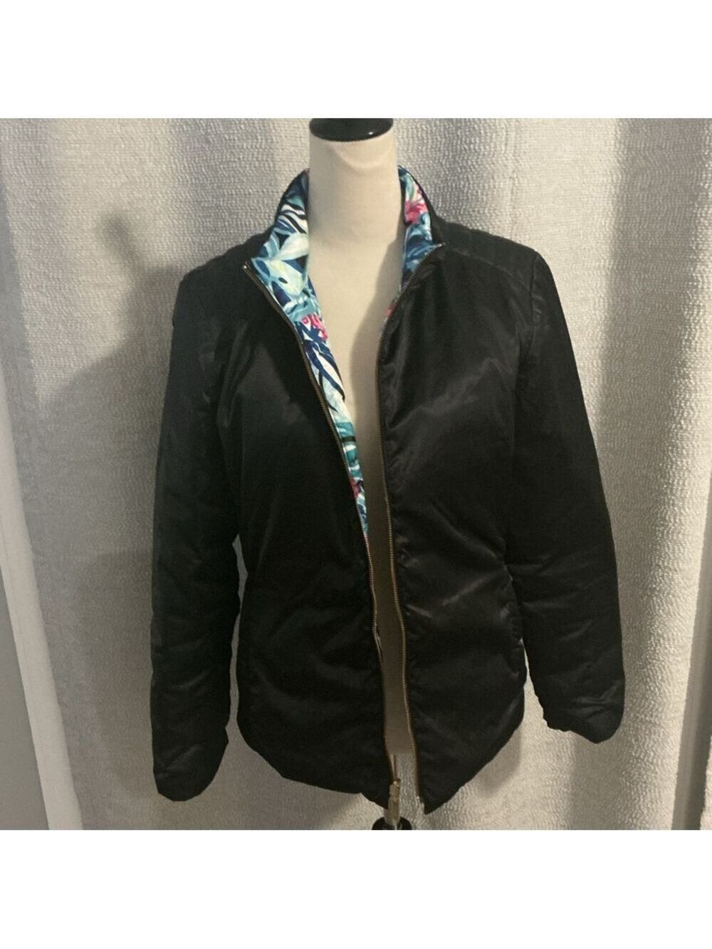 Lily Pulitzer Marley Reversible Puffer Jacket - Picture 5 of 14